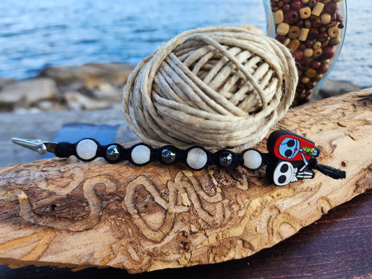 Eco-Friendly Hemp Roach Clip: Natural Fiber Jewelry